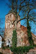 Die Dorfkirche aus dem 14./15. Jh.